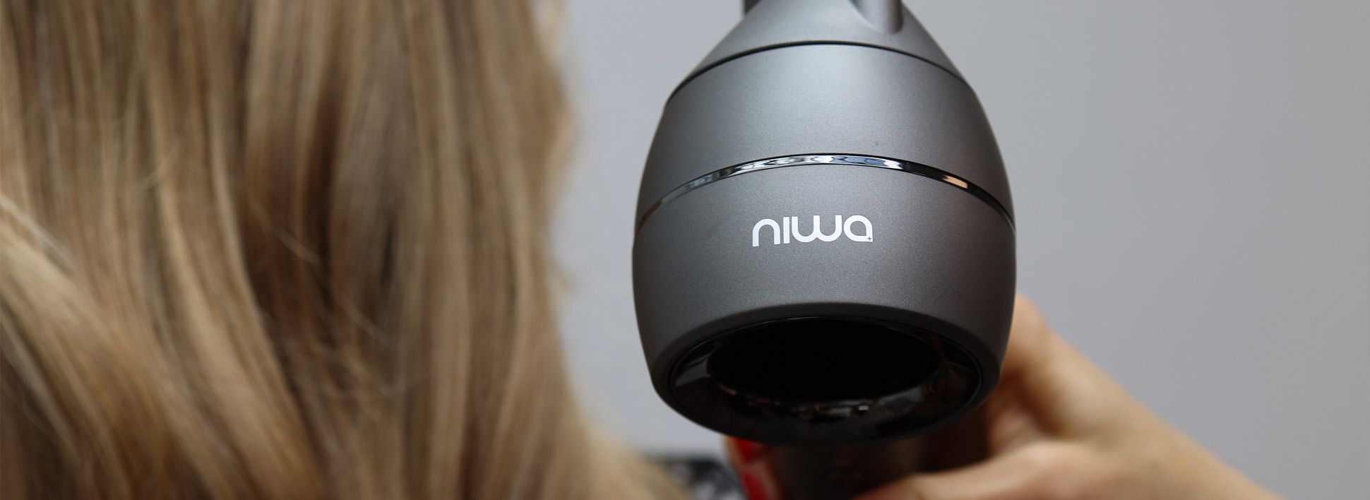 Profesjonelle verktøy for frisører med sveitsisk presisjon.